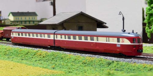 �elezni�n� modely H0 (prer�bka motorovej jednotky �SD M 297)